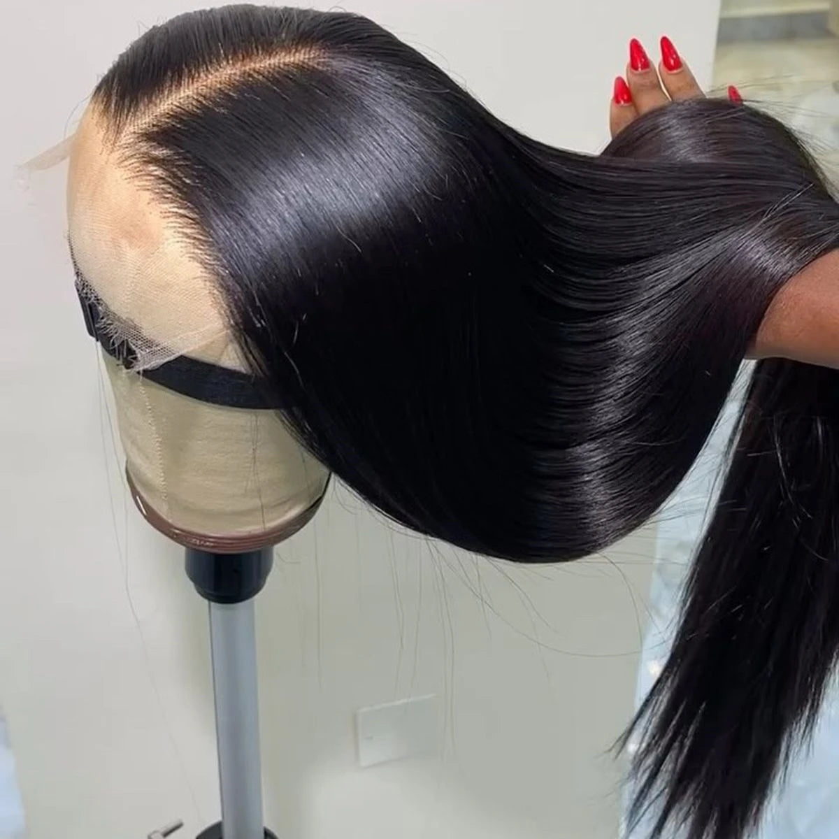 Persona: The Icon – Sleek Straight HD Lace Wig